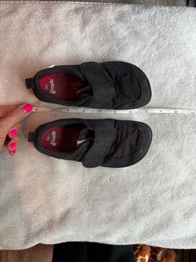Splay barefoot sneakers black 11C